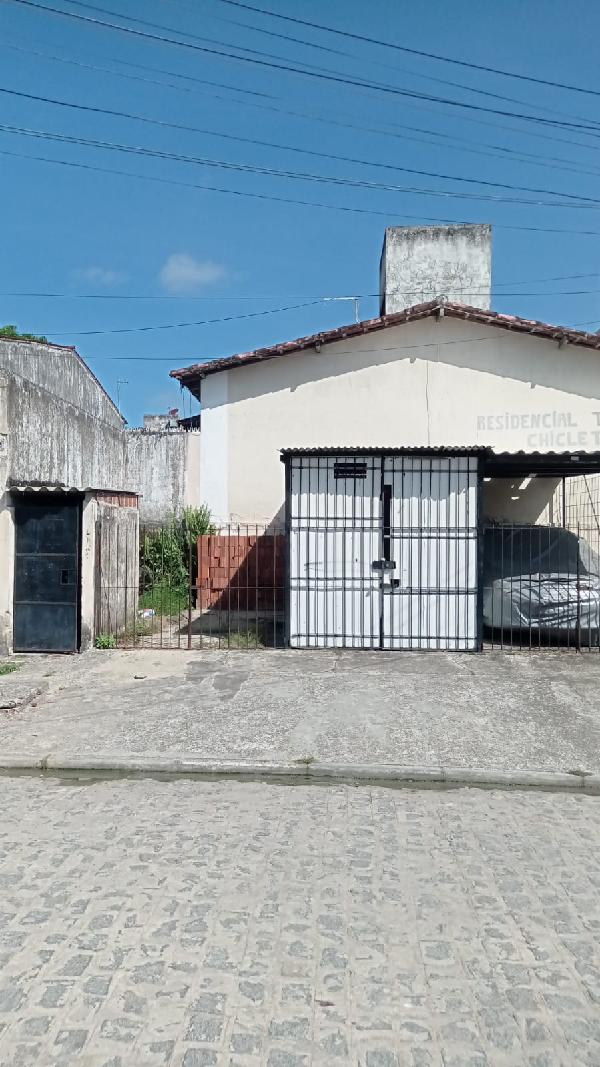 RUA ARACATU, N. 04, CS 04 QD E LT 07