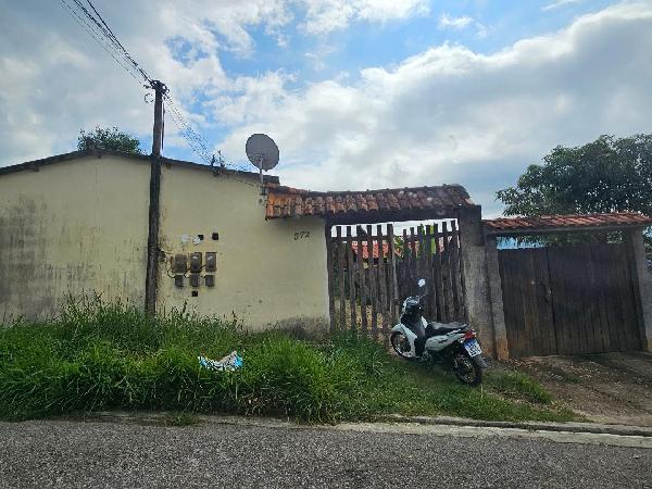 RUA DEZESSEIS, N. 572, CASA 03, QD 48 LT 14